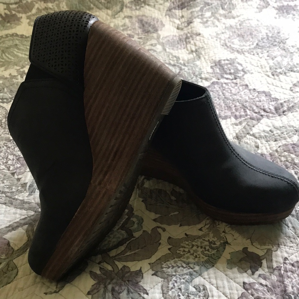 Dr. Scholl’s memory foam Wedges.